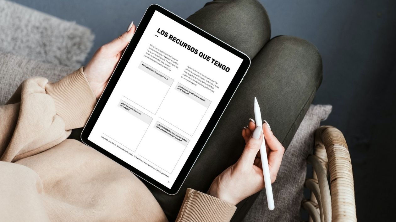A woman with an e-ink tablet and a digital pen, working with the planner.